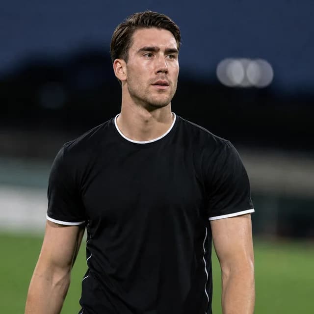 Dušan Vlahović için yapay zekâyla oluşturulmuş portre