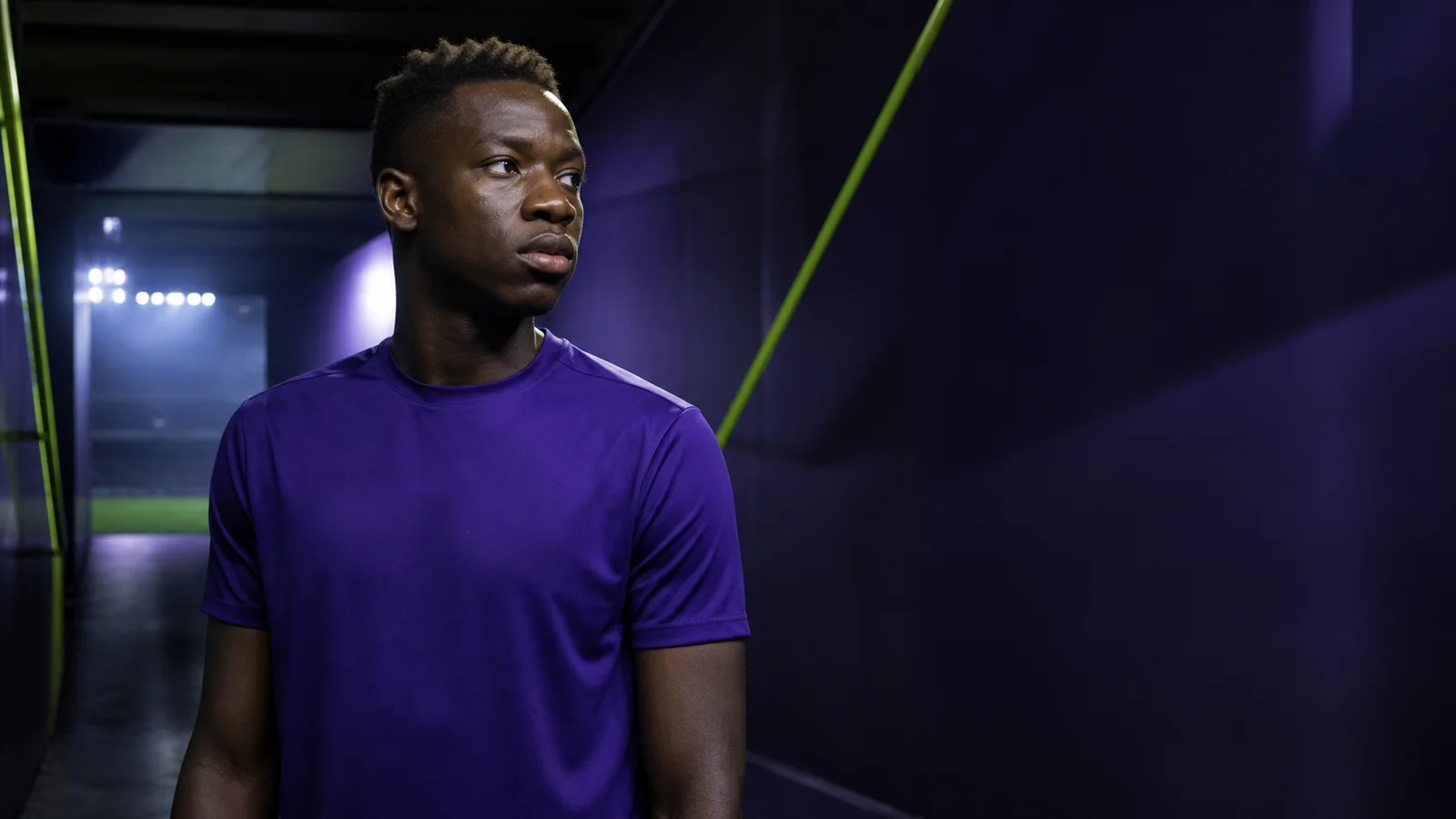 KI-Illustration zur Transfermeldung über Alieu Njie und ACF Fiorentina