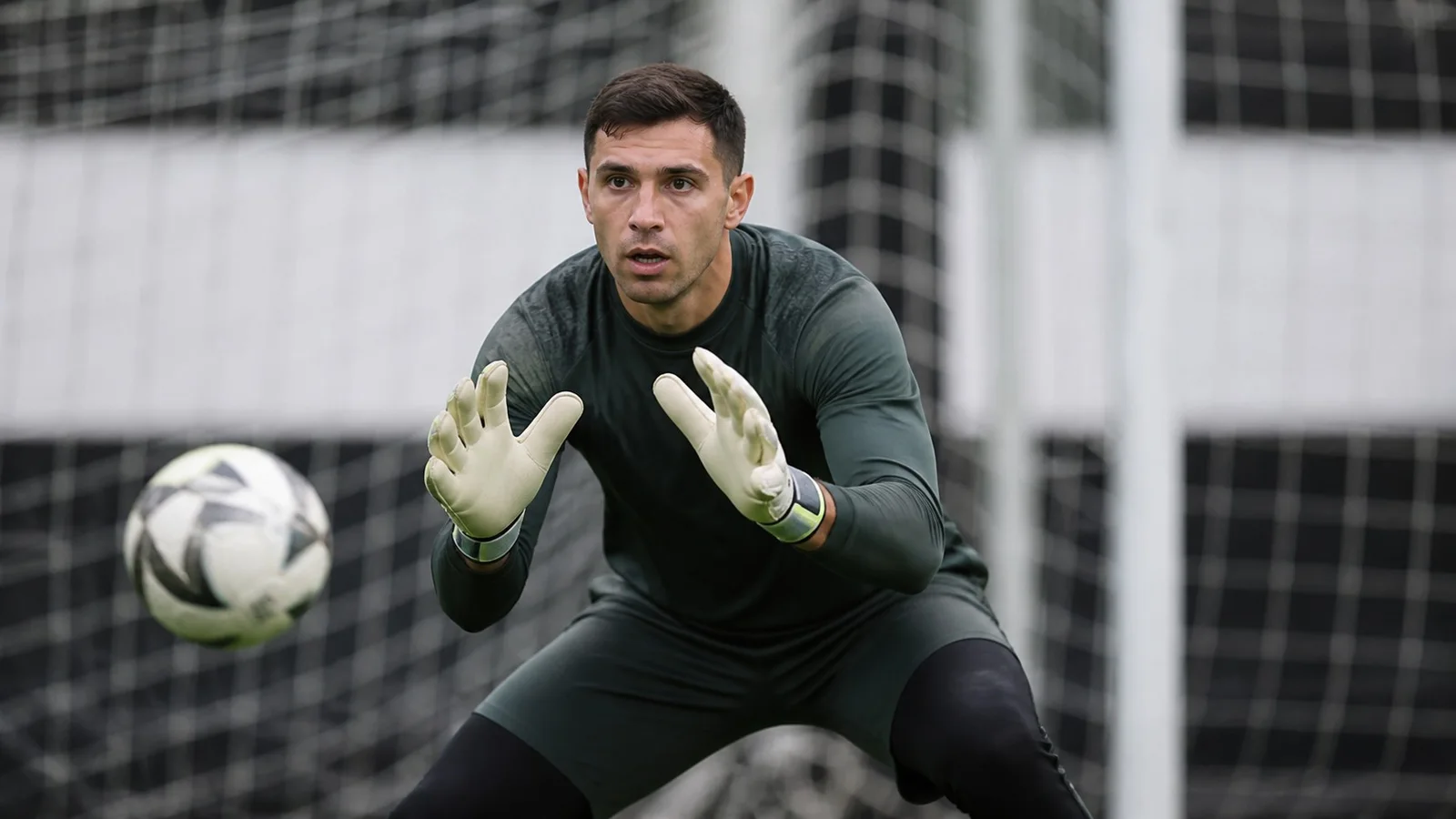 KI-Illustration zur Transfermeldung über Emiliano Martínez und Juventus Turin