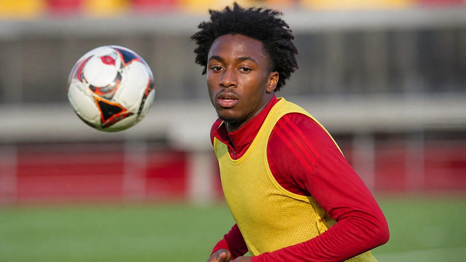 Malick Fofana ve AS Roma hakkındaki transfer haberi için yapay zekâyla oluşturulmuş illüstrasyon